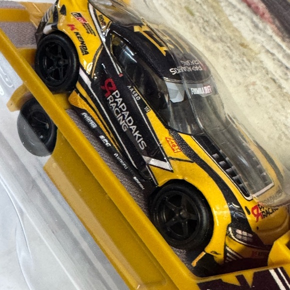 Hot Wheels Team Transport ’20 TOYOTA GR SUPRA & FLEET STREET #86 - Picture 3 of 9